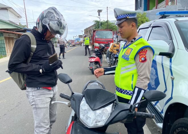 Operasi Keselamatan di Depan Gerbang Terminal Simbuang, Petugas Ajak Tertib dan Selamat Berkendara