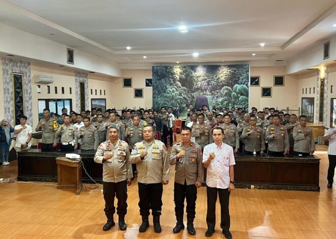 ‎Bidkum Polda Sulsel Berikan Penyuluhan Hukum kepada Personel Polres Pinrang