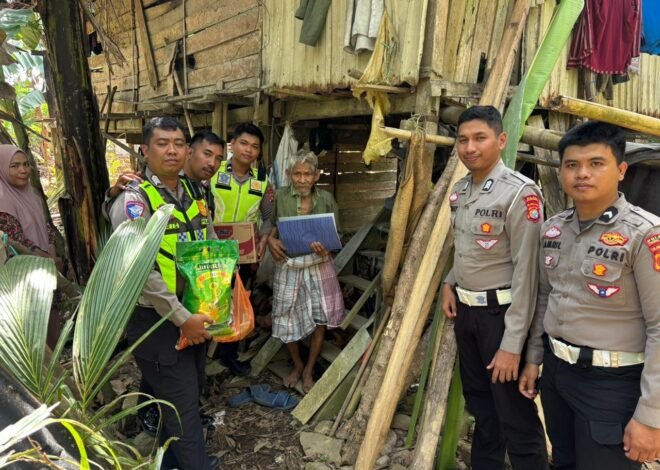 Peduli Korban Kebakaran, Ditlantas Polda Sulbar Sambangi Kakek Rasil di Polman Lewat Program Polantas Mappatulung