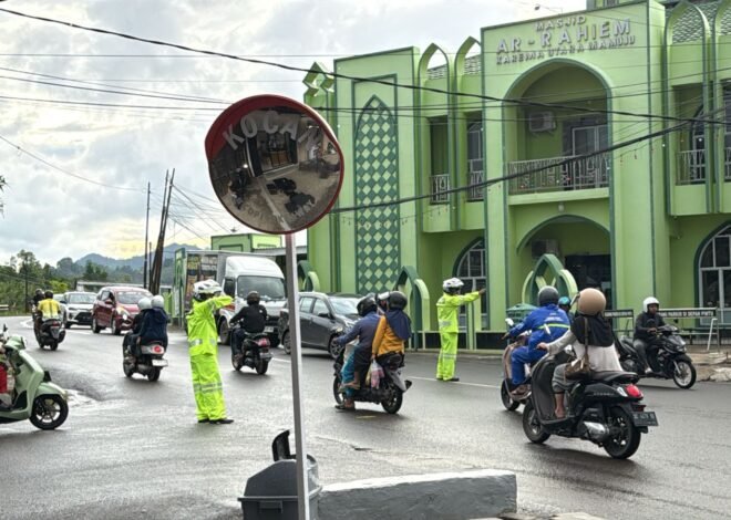 Antisipasi Jalan Licin Saat Gerimis, Ditlantas Polda Sulbar Terus Ingatkan Pengendara untuk Tertib Demi Keselamatan