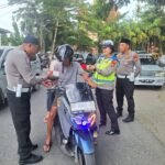 Wujud Perhatian Polri, Satlantas Polres Tator Berbagi Takjil