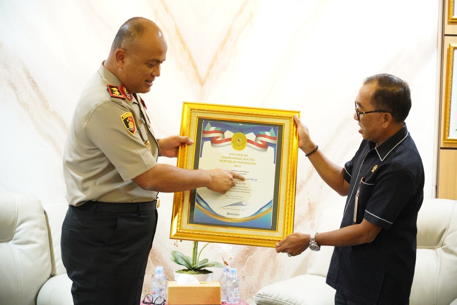 Kapolda Sulawesi Barat Bersama Pengadilan Tinggi Perkuat Sinergi Penegakan Hukum, Polda Sulbar Raih Peringkat 3 Nasional
