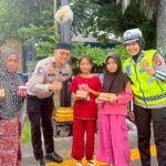 Berburu Berkah Ramadhan, Ditlantas Polda Sulbar Bagi-bagi Takjil dan Ajak Pengendara Tetap Tertib Berkendara