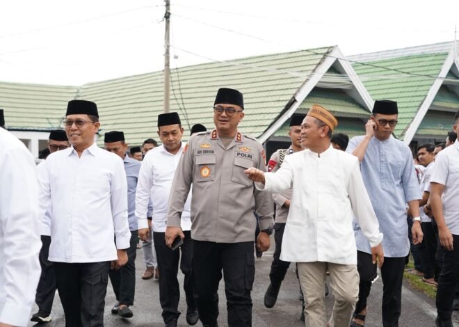 Komitmen Dukungan Program Pemerintah, Kapolda Sulbar Dampingi Gubernur Safari Ramadhan di Majene