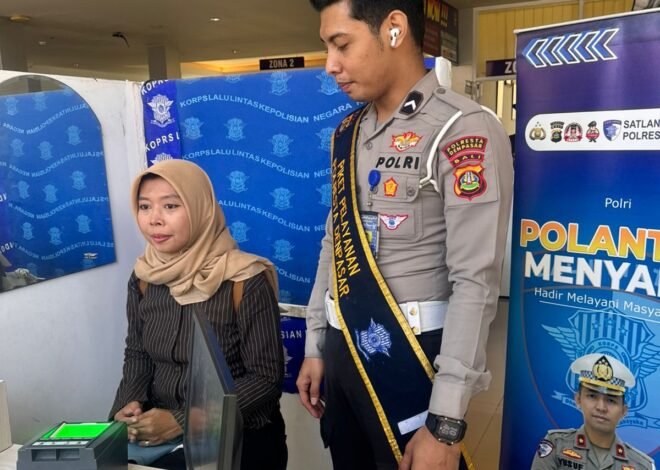 Polantas Menyapa di Satpas SIM Polresta Denpasar, Berikan Pendampingan kepada Pemohon SIM