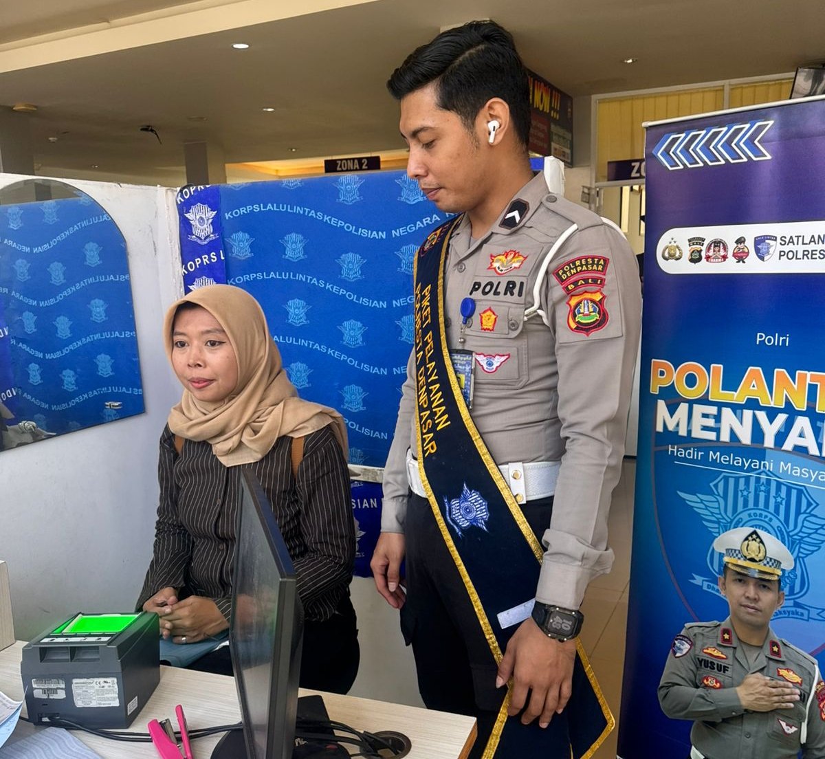 Polantas Menyapa di Satpas SIM Polresta Denpasar, Berikan Pendampingan kepada Pemohon SIM