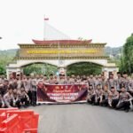 DitPamObvit Polda Sulbar Bagi-Bagi Takjil, Jembatan Silaturahmi Antar Polisi dan Masyarakat di Bulan Ramadan