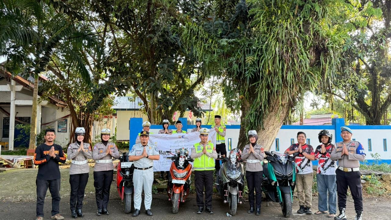 Berkah dan Humanis, Ditlantas Polda Sulbar Berbagi Takjil dan Sisipkan Pesan Keselamatan