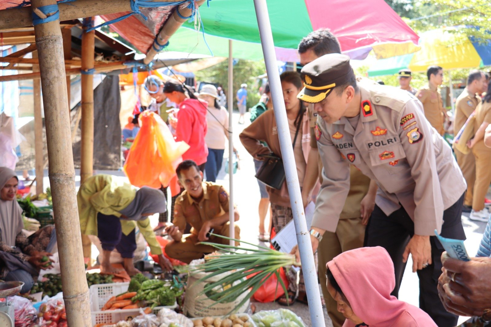 Polres Tana Toraja Bersama Forkopimda Lakukan Pengawasan Harga dan Ketersediaan Bahan Pokok di Pasar