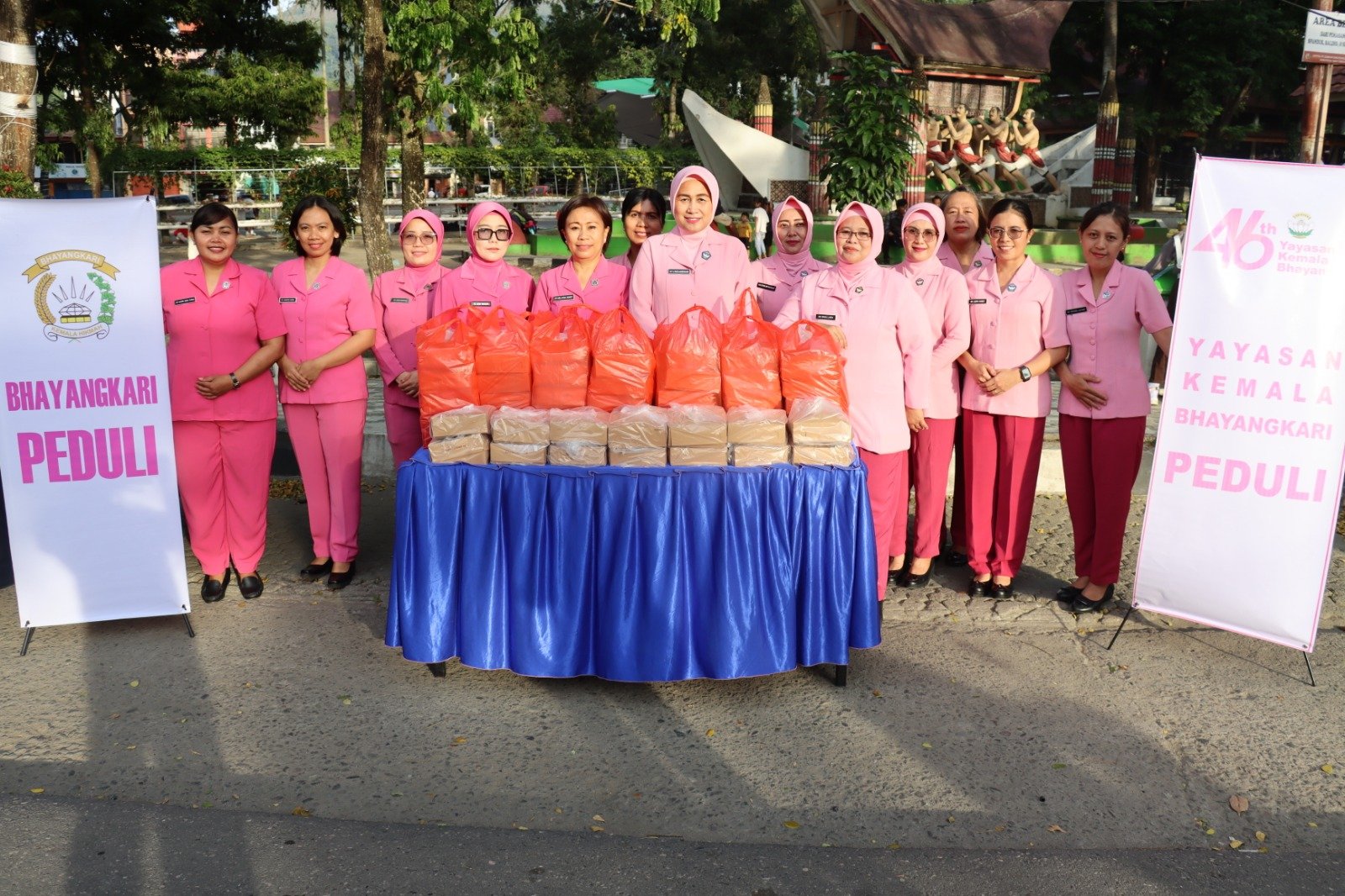 Bhayangkari Polres Tana Toraja Bersama Pocil Berbagi Takjil, Wujud Kepedulian di Bulan Suci Ramadan