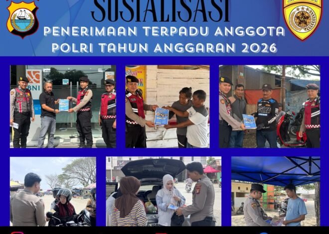 Personel Bag SDM dan Sat Samapta Polres Luwu Bagikan Brosur Penerimaan Polri 2026