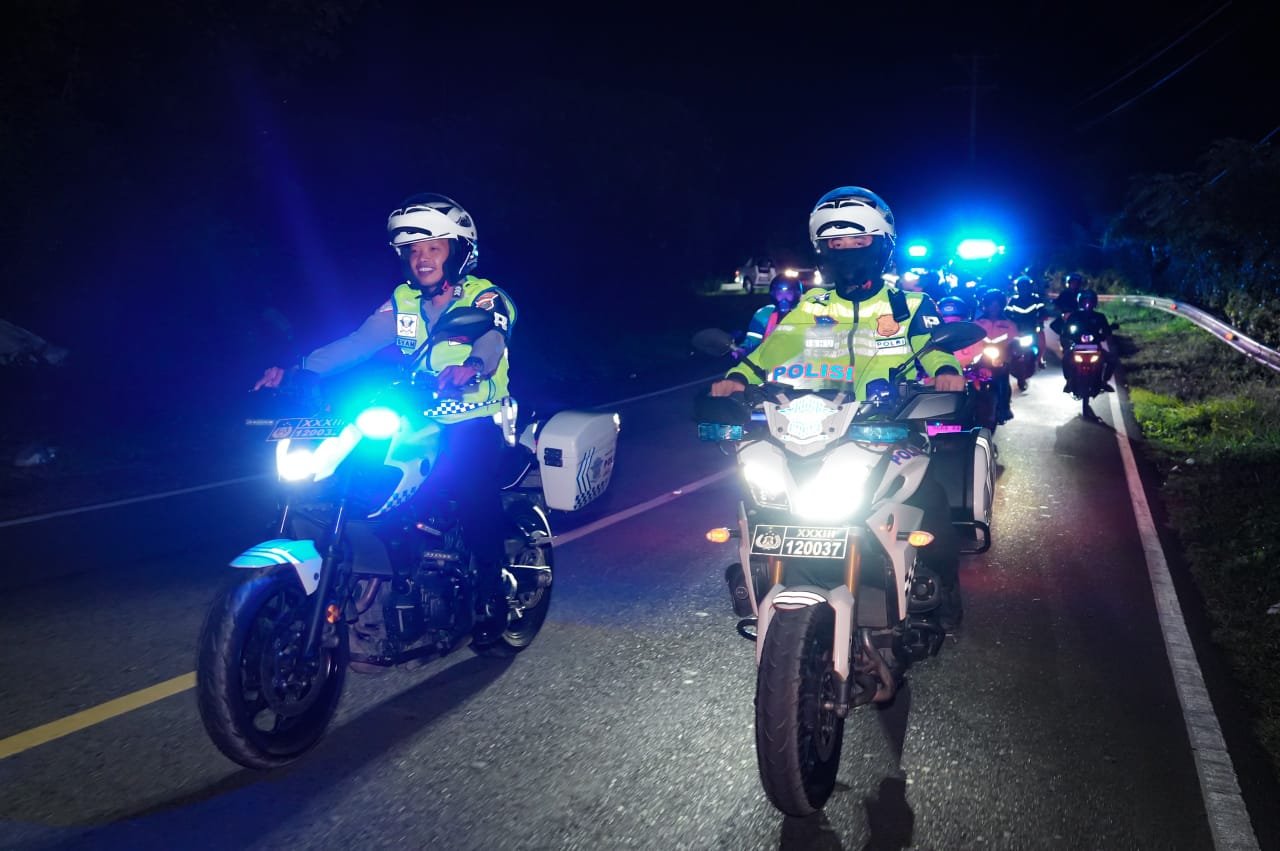 Ditlantas Polda Sulbar Gelar Aksi Sahur On The Road, Bareng Driver Ojol Berbagi Kehangatan di Kota Mamuju