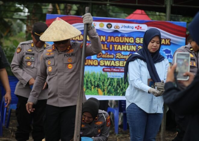 Dukung Program Ketahanan Pangan, Kapolres Luwu Ikuti Vicon dan Pimpin Penanaman Jagung Serentak di Kamanre