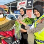 Panen Perdana Pekarangan Pangan Lestari Ditlantas Polda Sulbar, 100 Paket Sayur-Mayur Dibagikan Gratis ke Pengendara Tertib