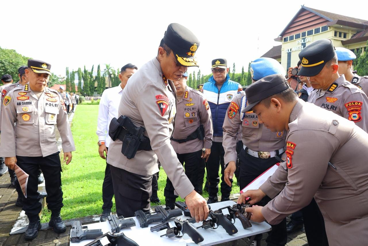 Kapolda Sulsel Pimpin Apel Pengecekan Senjata Api Serentak serta Penyambutan Personel Brimob BKO Polda Aceh