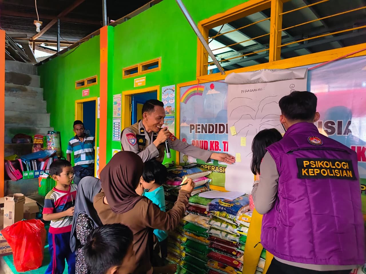 Misi Kemanusian Pulihkan Trauma Korban Kebakaran di Polman, Tim Pisikologi Biro SDM Hadir Berikan Bantuan