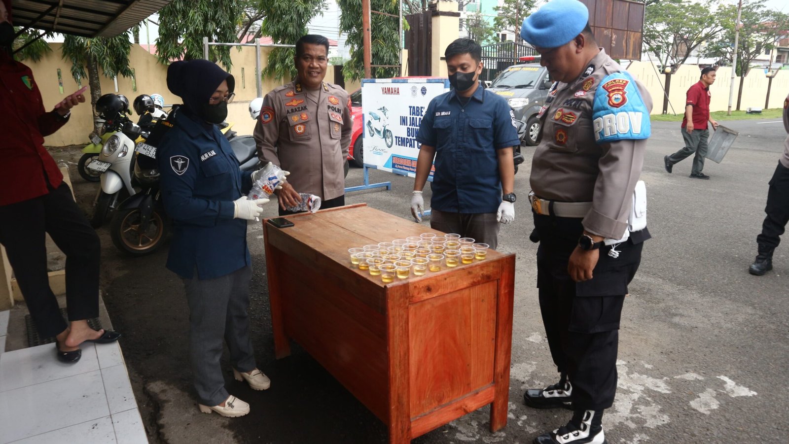‎Polres Pinrang Laksanakan Tes Urine bagi Personel sebagai Upaya Deteksi Dini Penyalahgunaan Narkoba