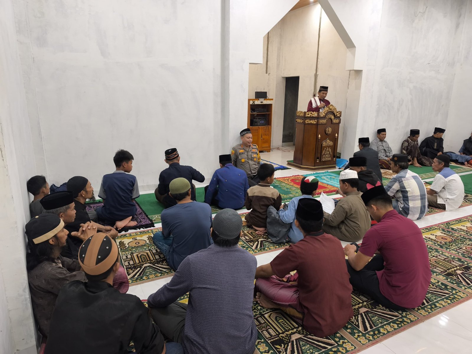 Safari Ramadhan 1447 H, Kapolres Tana Toraja Sampaikan Tausiah Tarawih di Masjid Nurul Yaqin Padangiring