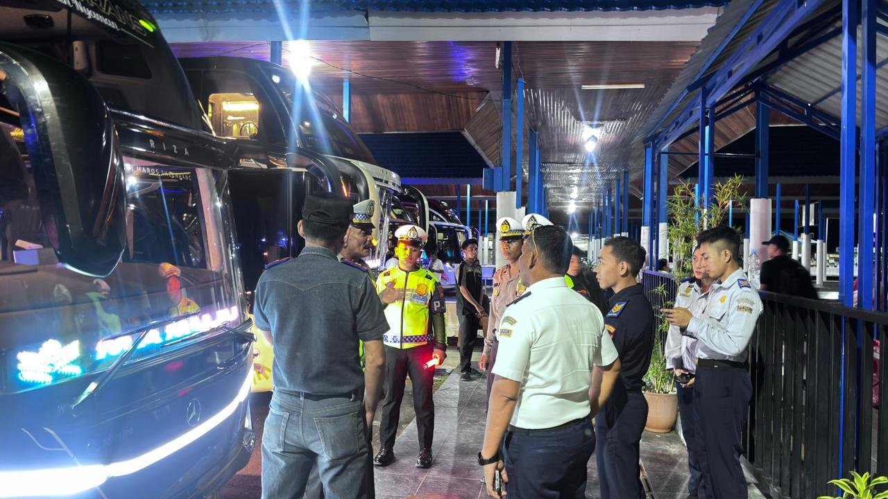 Perjalanan Mudik Aman, Ditlantas Polda Sulbar Pastikan Angkutan Bus Antar Kota Layak Beroperasi