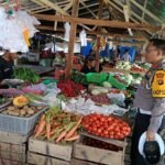Dirlantas Blusukan ke Pasar Tradisional Mamuju, Pantau Stabiltas Harga dan Bantu Ekonomi Pedagang Kecil