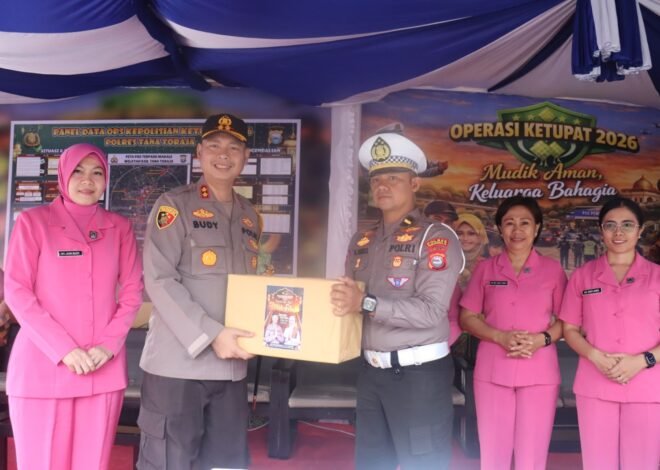 Kapolres Tana Toraja dan Ketua Bhayangkari Kunjungi Pospam, Beri Semangat Personel