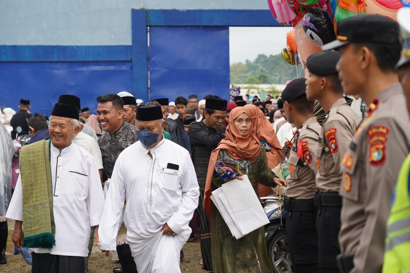 Polda Sulbar Siaga, Jaga Keamanan dan Kenyamanan Sholat Idul Fitri Jamaah Muhammadiyah di Stadion Manakarra