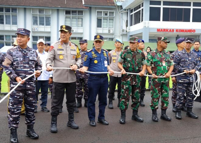 Kapolda Sulsel Hadiri Pelepasan Mudik Gratis KRI Martin-877, Wujud Sinergi Layani Masyarakat