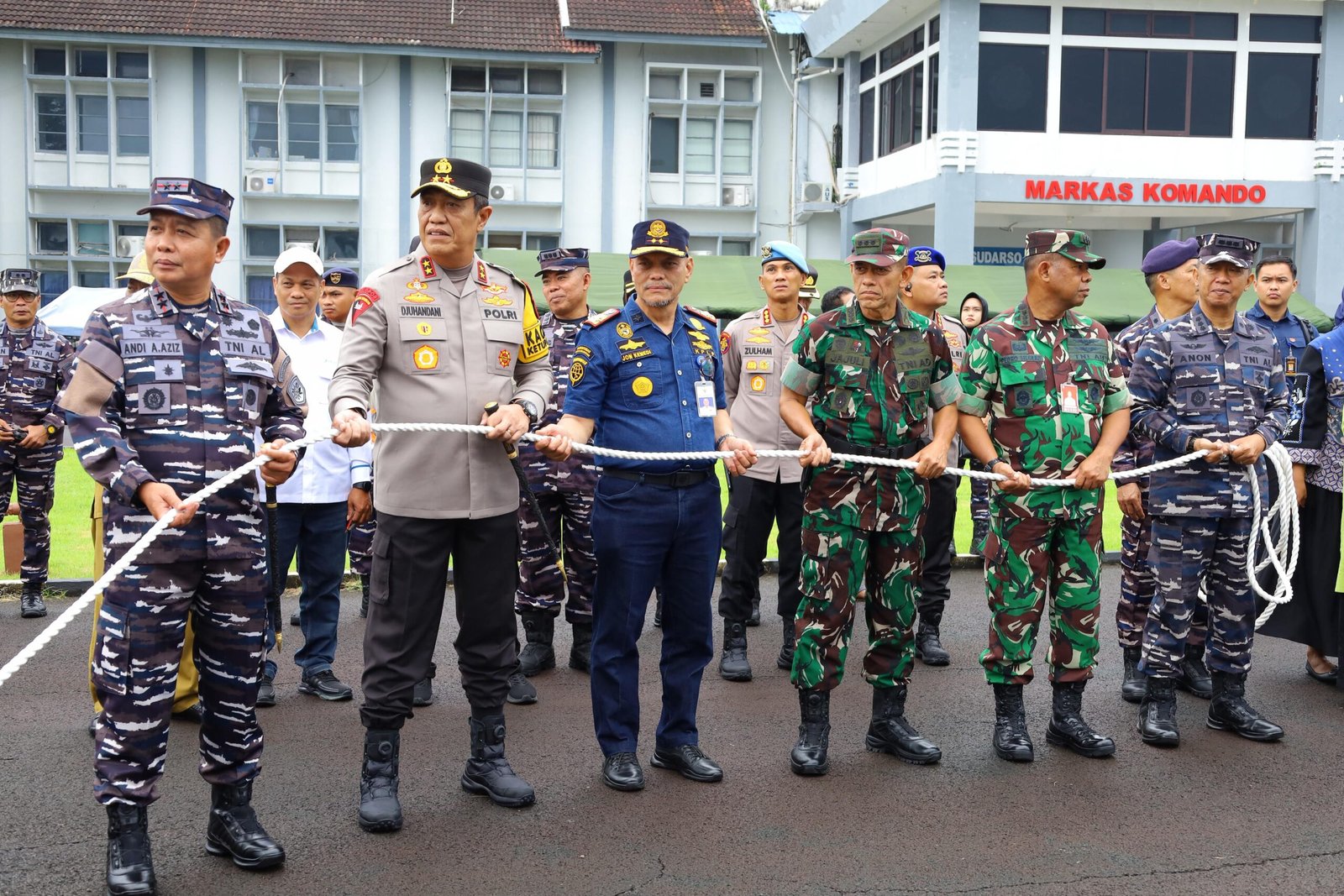 Kapolda Sulsel Hadiri Pelepasan Mudik Gratis KRI Martin-877, Wujud Sinergi Layani Masyarakat