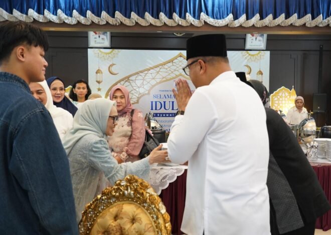 Pererat Silaturahmi di Hari Kemenangan, Kapolda Sulbar Kunjungan Halal Bi Halal ke Rujab Gubernur