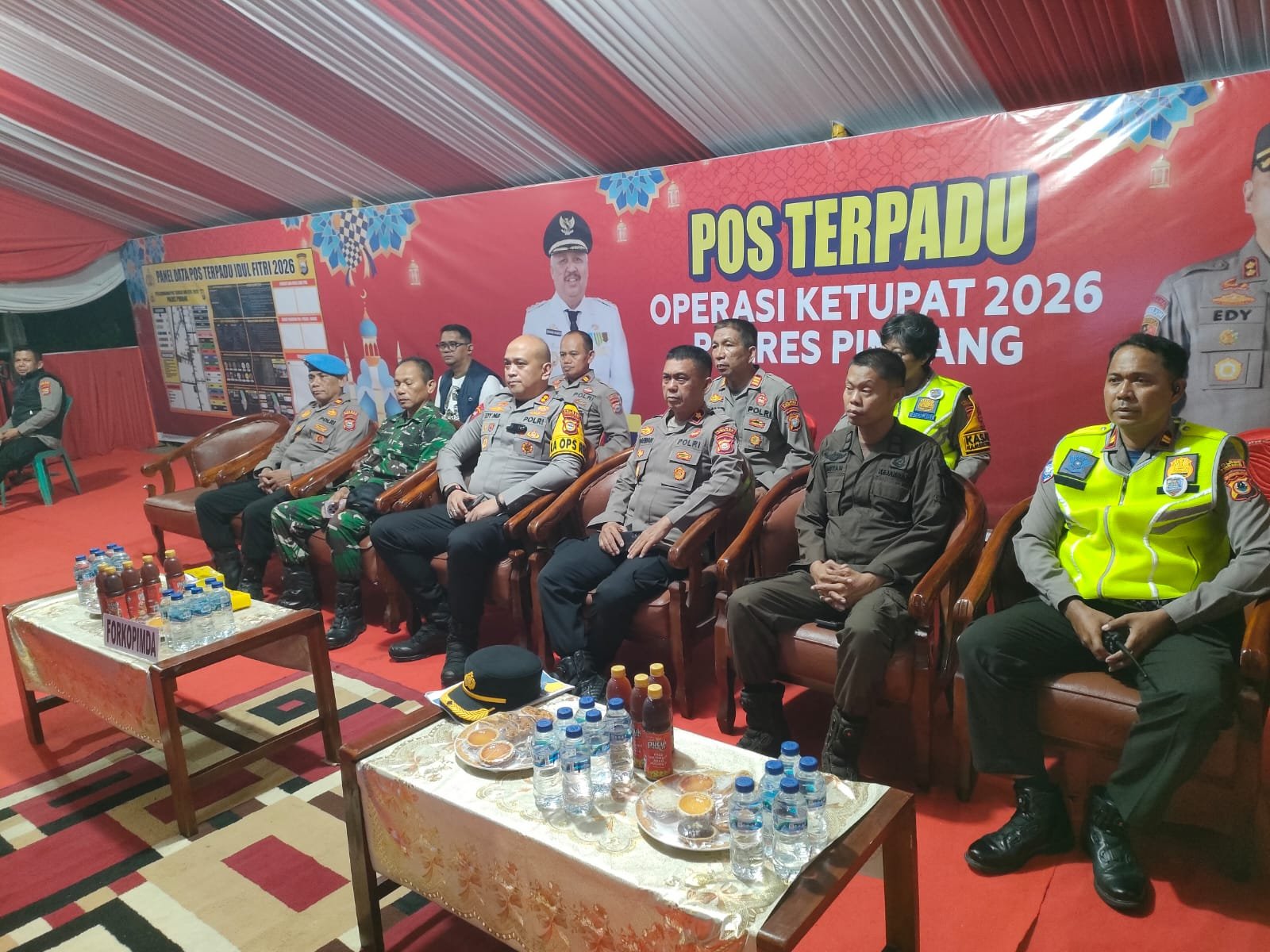 ‎Kapolres Pinrang Bersama Forkopimda Pantau Kamtibmas Lewat Vicon Malam Takbiran