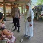 Bangun Kedekatan dengan Masyarakat, Bhabinkamtibmas Polres Tana Toraja Rutin Laksanakan Sambang