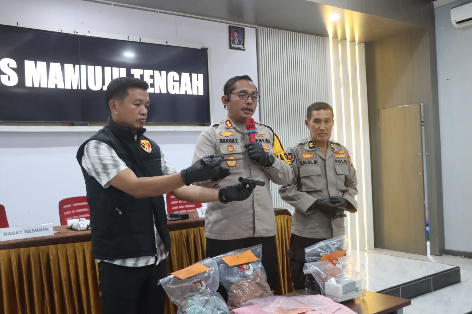Polres Mamuju Gelar Press Release Kasus Pemerkosaan dan Pencurian Dengan Kekerasan Terhadap Kurir Perempuan