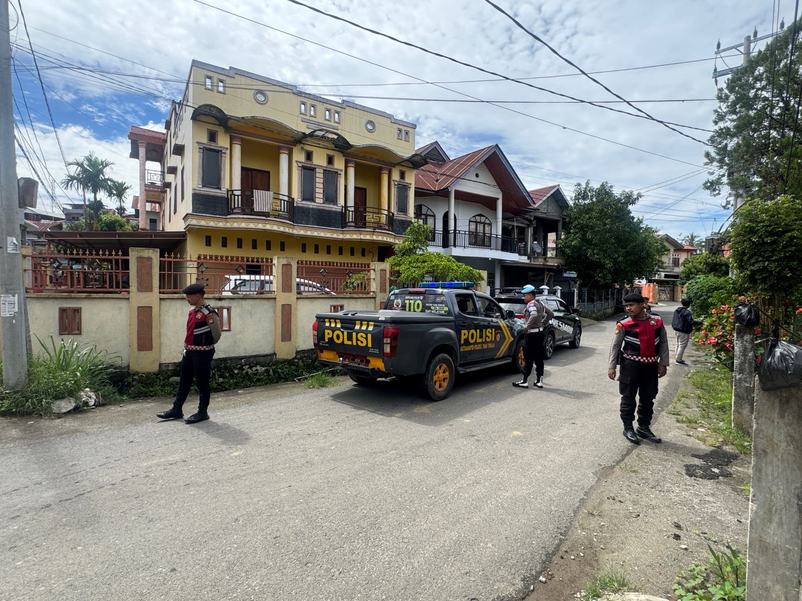 Polri Hadir Jaga Kekhidmatan Paskah, Polres Tana Toraja Intensifkan Patroli Mobile di Sejumlah Gereja