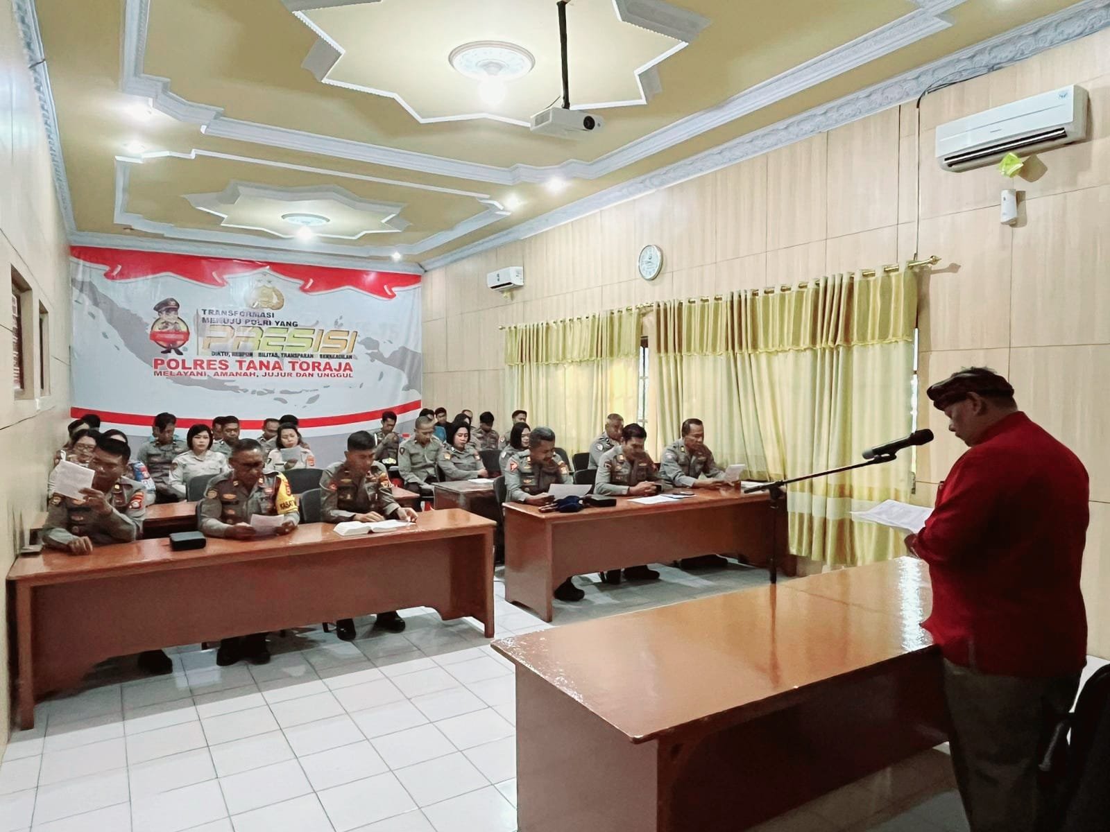 Bangun Karakter Humanis Anggota, Polres Tana Toraja Laksanakan Pembinaan Rohani dan Mental