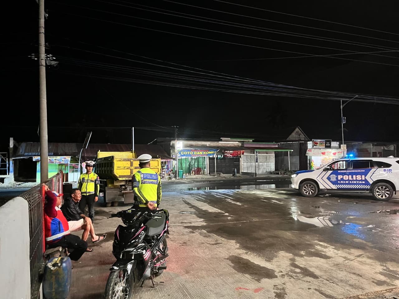 Jaga Keamanan Malam Hari, Ditlantas Polda Sulbar Konsisten Gencarkan Patroli Keselamatan Berkendara