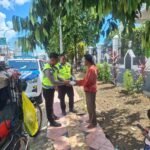 Jumat Penuh Berkah, Ditlantas Polda Sulbar Bagikan Makanan Gratis untuk Ojol dan Tukang Becak