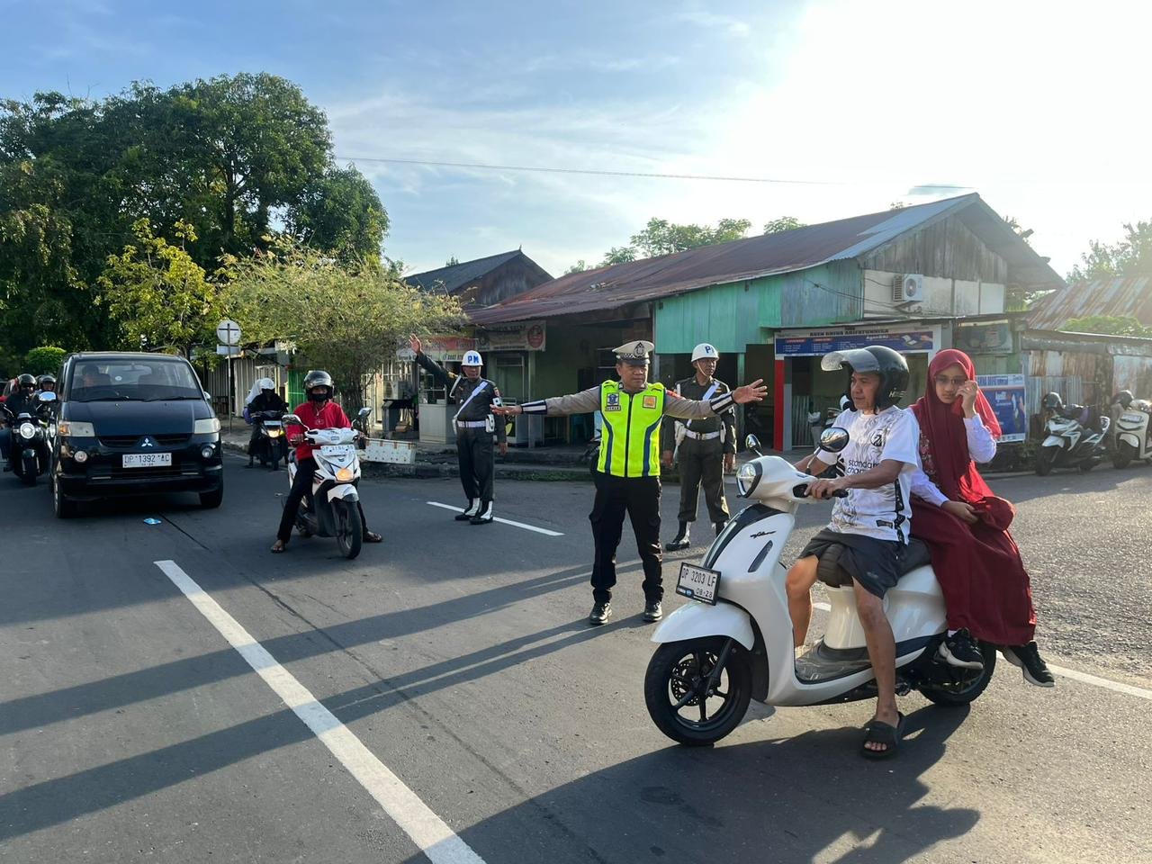 Pengaturan pagi, Sat Lantas Polres Parepare Berikan Perlindungan dan Rasa Aman Bagi Pengendara