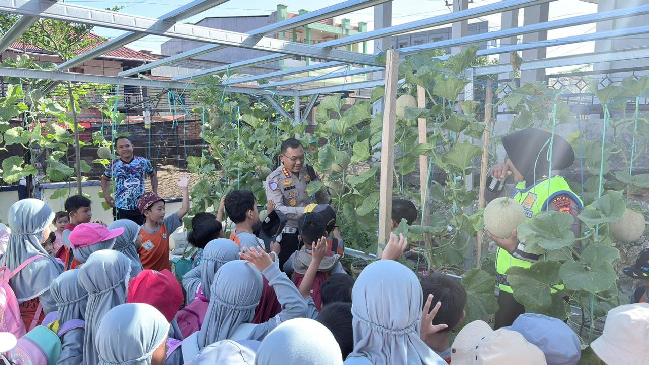 Polisi Sahabat Anak, Ditlantas Polda Sulbar Tanamkan Budaya Tertib Lalu Lintas Sejak Dini