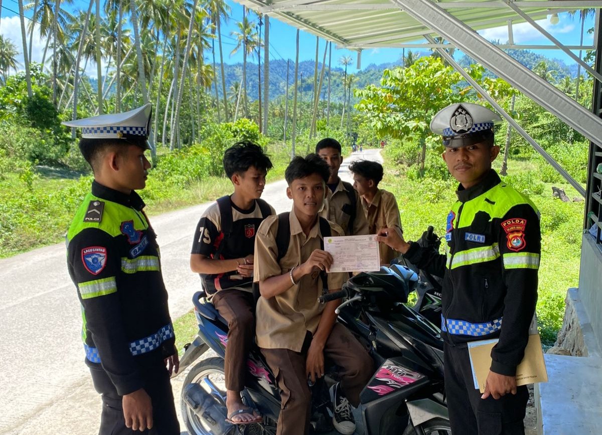 Stop Pelanggaran di Usia Dini, PJR Ditlantas Polda Sulbar Gencarkan Edukasi Tertib Berkendara di Kalangan Pelajar
