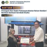 Wujud Kepedulian, Rutan Kendari Serahkan Gerobak Karya Warga Binaan kepada Masyarakat Kurang Mampu