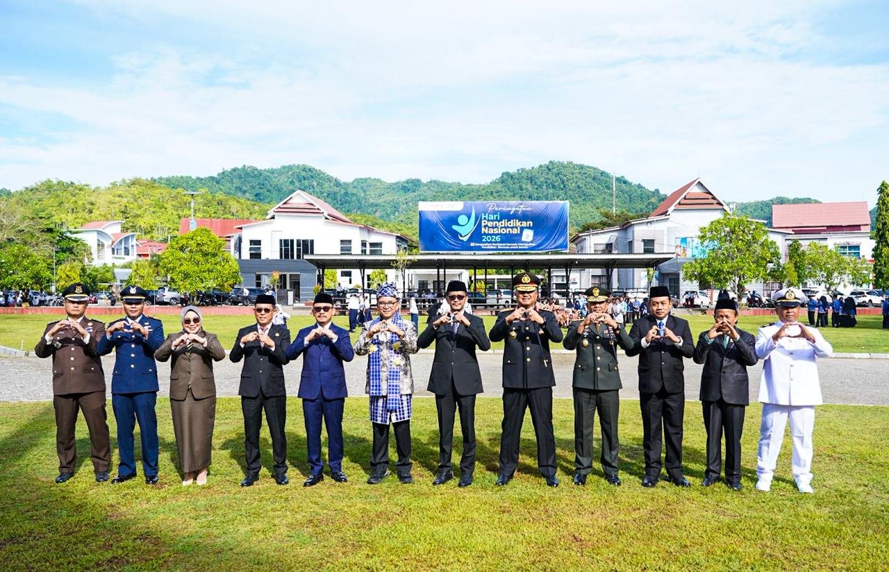 Kapolda Sulbar Hadiri Upacara Hardiknas, Tegaskan Komitmen Wujudkan Pendidikan Bermutu