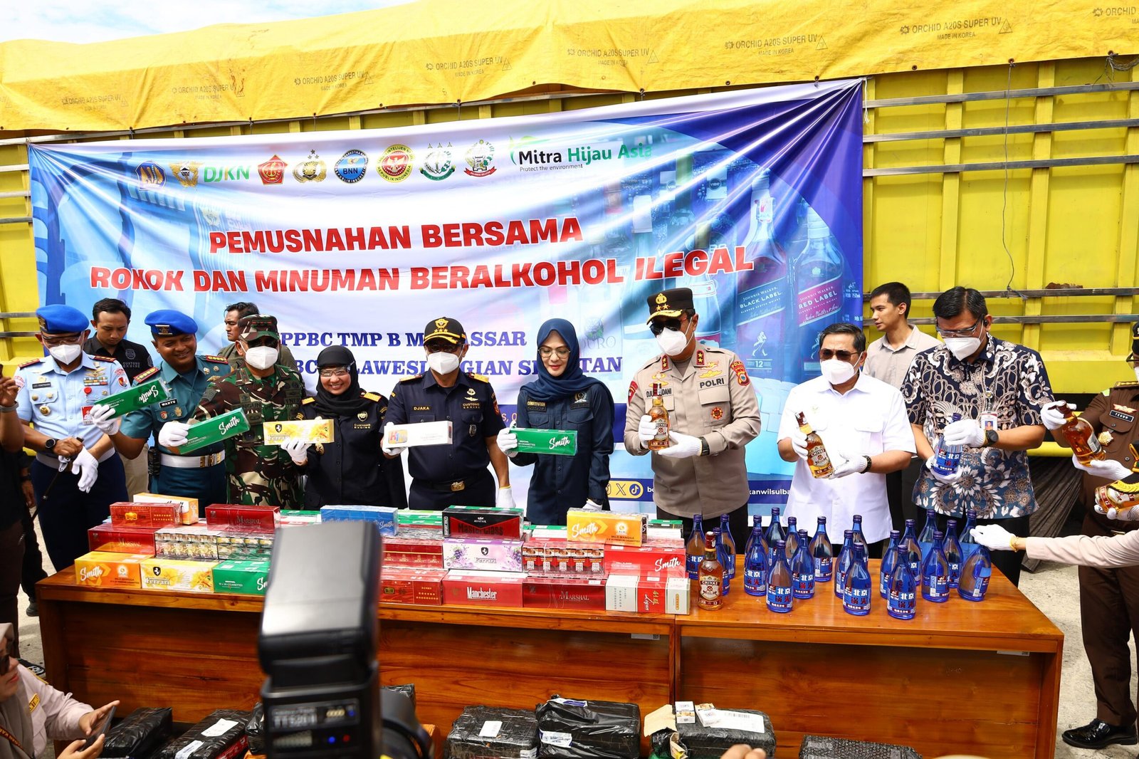 Kapolda Sulsel Hadiri Pemusnahan Rokok dan Minuman Beralkohol Ilegal oleh Kanwil DJBC Sulbagsel