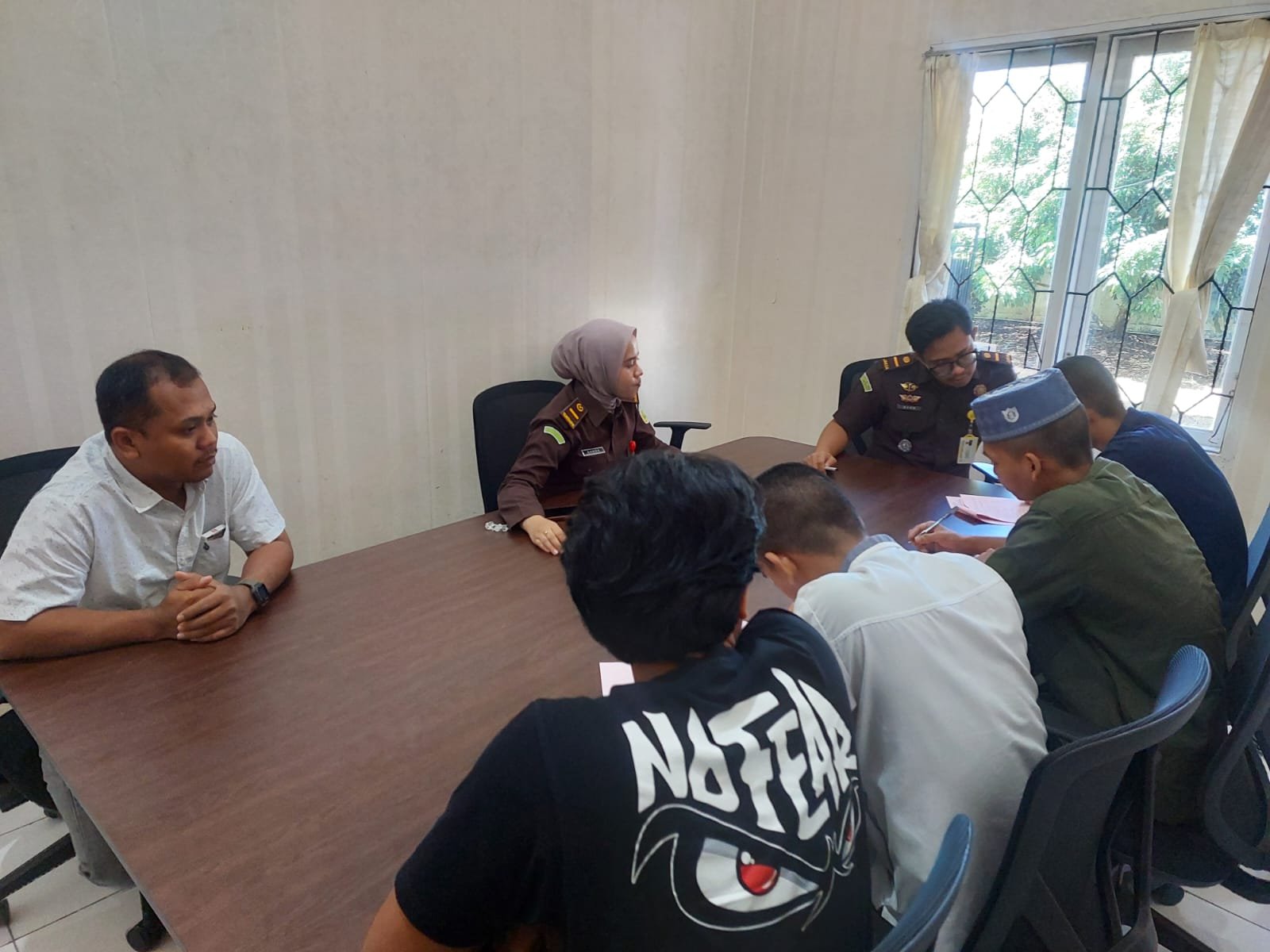 Kasus Penganiayaan Busur Panah di Walenrang Tuntas, Tiga Tersangka Resmi Dilimpahkan ke Kejaksaan