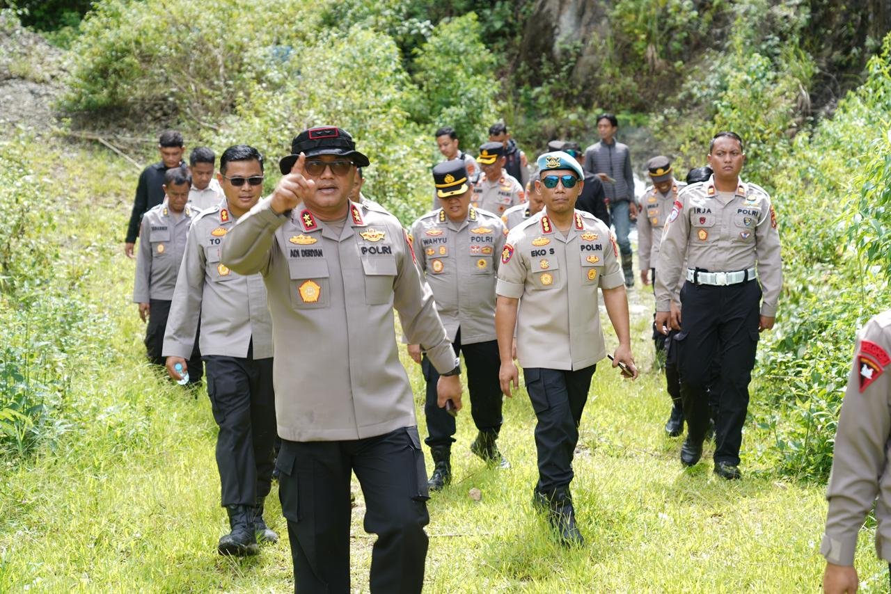 Maksimalkan Layanan di Wilayah Terpencil, Kapolda Sulbar Serahkan Kendaraan Operasional untuk Polsek Pana