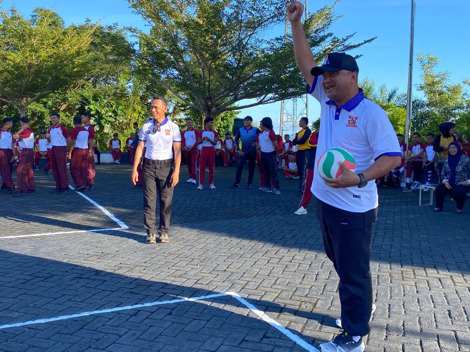 Semarak Hari Bhayangkara dan Satu Dekade Polda Sulbar, Kapolda Buka Turnamen Bola Voli Antar Satker