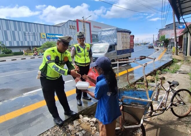 Jumat Berkah: Ditlantas Polda Sulbar Tebar Kebaikan, Berbagi Rezeki dengan Ojol, Tukang Becak dan Juru Parkir