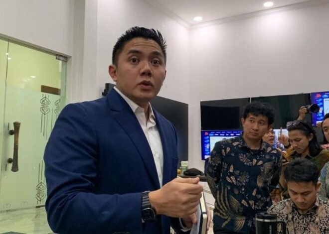 Tanggapi Masukan Dino Patti Djalal, Seskab Teddy: Kelebihan Biaya Perjalanan Luar Negeri Ditanggung Prabowo, Rombongan Jauh Lebih Sedikit