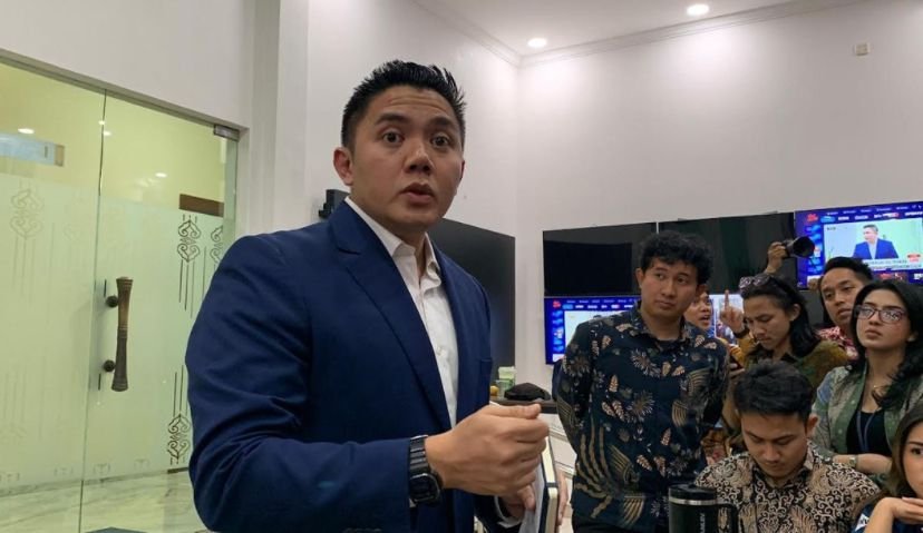 Tanggapi Masukan Dino Patti Djalal, Seskab Teddy: Kelebihan Biaya Perjalanan Luar Negeri Ditanggung Prabowo, Rombongan Jauh Lebih Sedikit