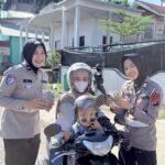 Polantas Menyapa: Pengendara Tertib di Mamuju Dapat Hadiah Sayuran Segar Hasil Kebun Ditlantas Polda Sulbar