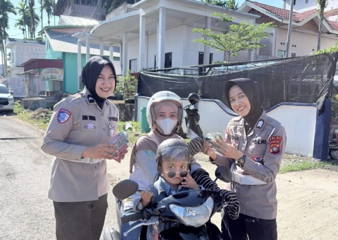 Polantas Menyapa: Pengendara Tertib di Mamuju Dapat Hadiah Sayuran Segar Hasil Kebun Ditlantas Polda Sulbar